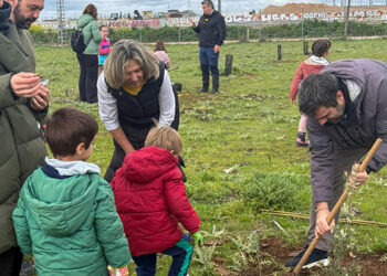 Un total de 200 familias participan en la plantación de árboles en la finca de Castillejos con la actividad «Un nacimiento, un árbol» Un total de 200 familias participan en la plantación de árboles en la finca de Castillejos con la actividad «Un nacimiento, un árbol»