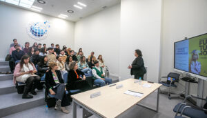 Un total de 21 jóvenes de la cuarta promoción de las Becas de Internacionalización se preparan para completar su formación con prácticas en el exterior