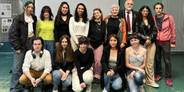 Una alumna de la Escuela de Arte Elena de la Cruz, autora de la nueva imagen corporativa de la Sala de Arte de la Junta en Guadalajara