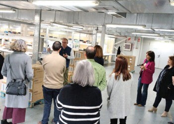 Visita institucional a la formación Dual de ‘Operaciones auxiliares de montaje y mantenimiento de equipos eléctricos y electrónicos’, impartida en la empresa AIRIS