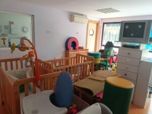 AIKE pide responsabilidades por el abandono de la escuela infantil de Manantiales