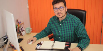 El concejal del Ayuntamiento de Cuenca, Adrián Martínez Vicente, renuncia como edil por motivos personales y de salud.