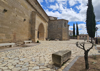 Alcocer inaugura los “Jardines de la Iglesia”: un espacio recuperado para la memoria, el encuentro y la belleza
