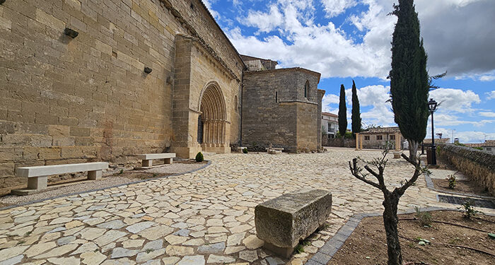 Alcocer inaugura los “Jardines de la Iglesia”: un espacio recuperado para la memoria, el encuentro y la belleza 1 Alcocer inaugura los “Jardines de la Iglesia” un espacio recuperado para la memoria, el encuentro y la belleza