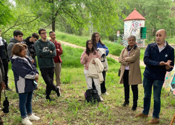 Alumnos del IES Fernando Zóbel conocen la Estación de Aforos y SAIH en Cuenca con el presidente de la Confederación Hidrográfica del Júcar Alumnos del IES Fernando Zóbel conocen la Estación de Aforos y SAIH en Cuenca con el presidente de la Confederación Hidrográfica del Júcar