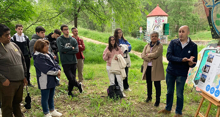 Alumnos del IES Fernando Zóbel conocen la Estación de Aforos y SAIH en Cuenca con el presidente de la Confederación Hidrográfica del Júcar
