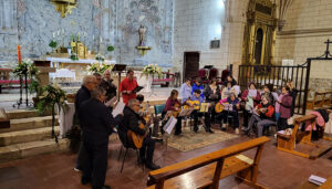Cardenete mantiene viva la tradición del Mayo a la Virgen
