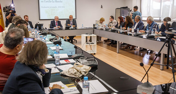 Castilla-La Mancha ha implementado más del 52 por ciento de la Estrategia frente a la Despoblación a los tres años de su puesta en marcha 1 Castilla-La Mancha ha implementado más del 52 por ciento de la Estrategia frente a la Despoblación a los tres años de su puesta en marcha