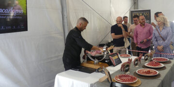 Conferencias, cortadores de jamón, catas y showcooking cierran este domingo FERACAM