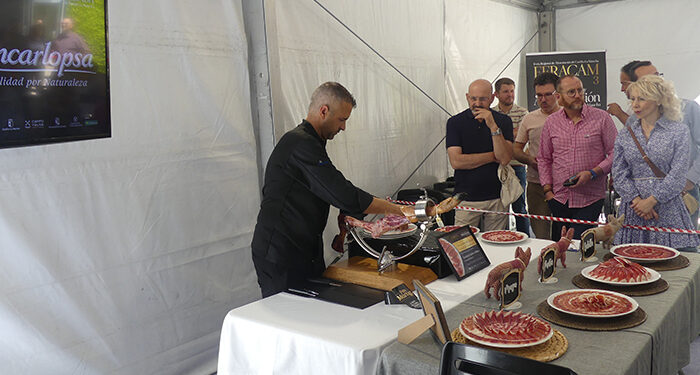 Conferencias, cortadores de jamón, catas y showcooking cierran este domingo FERACAM