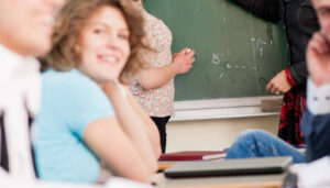 Convocado el proceso de admisión en centros docentes que imparten educación para personas adultas de cara al curso 2025-2026