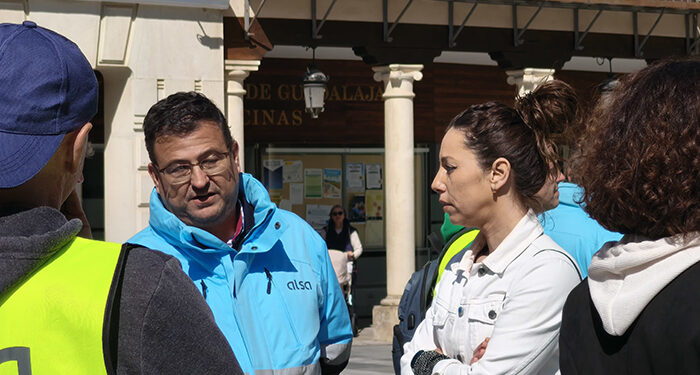 De Luz: “Guarinos da la espalda a los trabajadores y trabajadoras de los autobuses y no ha evitado la huelga por su falta de talante” 1 De Luz “Guarinos da la espalda a los trabajadores y trabajadoras de los autobuses y no ha evitado la huelga por su falta de talante”