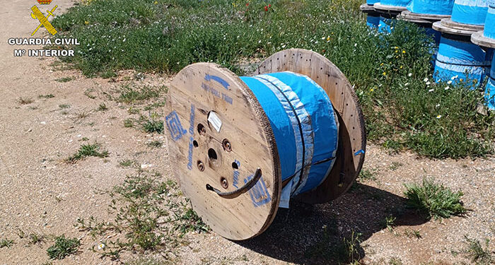 Detenidas tres personas cuando se disponían a sustraer dos bobinas de aluminio en un parque solar de Almadrones