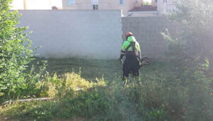 El Ayuntamiento de Cabanillas desarrolla un plan de choque de desbroce, en una campaña especialmente complicada este año