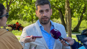 El Ayuntamiento de Guadalajara refuerza el desbroce de zonas verdes con un despliegue sin precedentes de personal y maquinaria