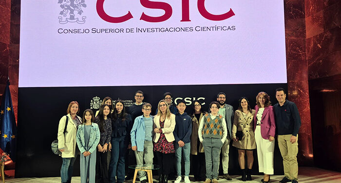 El CEIP La Paz de Azuqueca recibe el accésit del Premio Fotón Absorbido 1 El CEIP La Paz de Azuqueca recibe el accésit del Premio Fotón Absorbido