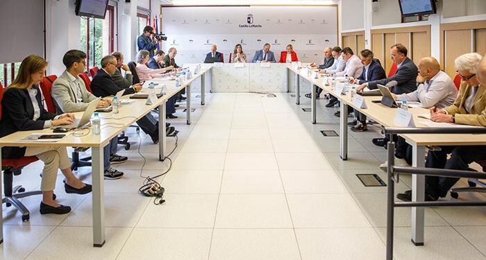 El Observatorio Regional de Impacto de los Aranceles se constituye aprobando la creación de tres grupos de trabajo de carácter sectorial 1 El Observatorio Regional de Impacto de los Aranceles se constituye aprobando la creación de tres grupos de trabajo de carácter sectorial