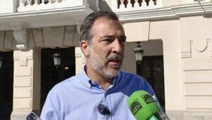 El PSOE critica que Guarinos haga perder a los vecinos y vecinas campañas para reciclar mejor el vidrio, y lleva a la ciudad siete puntos por debajo en recogida