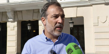 El PSOE critica que Guarinos haga perder a los vecinos y vecinas campañas para reciclar mejor el vidrio, y lleva a la ciudad siete puntos por debajo en recogida