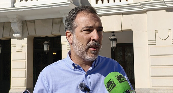 El PSOE critica que Guarinos haga perder a los vecinos y vecinas campañas para reciclar mejor el vidrio, y lleva a la ciudad siete puntos por debajo en recogida