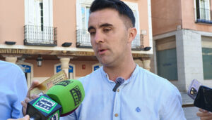 El PSOE denuncia que Guarinos está cobrando más dinero en el recibo del agua de forma irregular “para tapar sus subidas de impuestos”