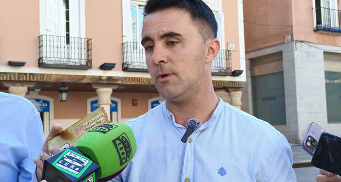 El PSOE denuncia que Guarinos está cobrando más dinero en el recibo del agua de forma irregular “para tapar sus subidas de impuestos”