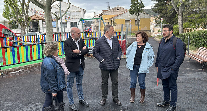 El Parque de Fátima estrena área infantil y mobiliario urbano, además de la remodelación de sus caminos