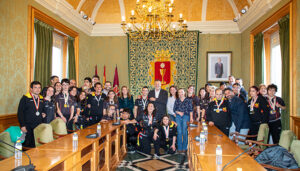 El alcalde de Cuenca felicita al club deportivo amiab de atletismo por sus logros en esta temporada