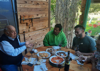 El colectivo londinense Food of War, Francico Brives y Ángel González visitan el Huerto del Sonido