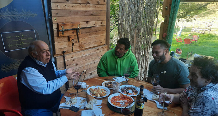El colectivo londinense Food of War, Francico Brives y Ángel González visitan el Huerto del Sonido 1 El colectivo londinense Food of War, Francico Brives y Ángel González visitan el Huerto del Sonido