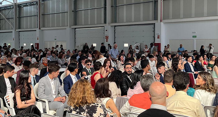 El espacio municipal La Caja acogió este martes la graduación de Bachillerato del IES Arcipreste de Hita