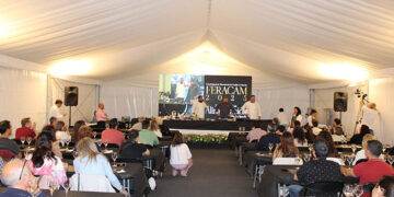 El público responde de manera mayoritaria a las primeras catas y al showcooking inicial de FERACAM