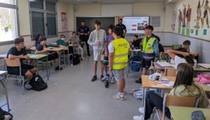 Escolares de Cabanillas reciben charlas de Policía Local y DGT sobre de Educación Vial y la nueva ordenanza de patinetes