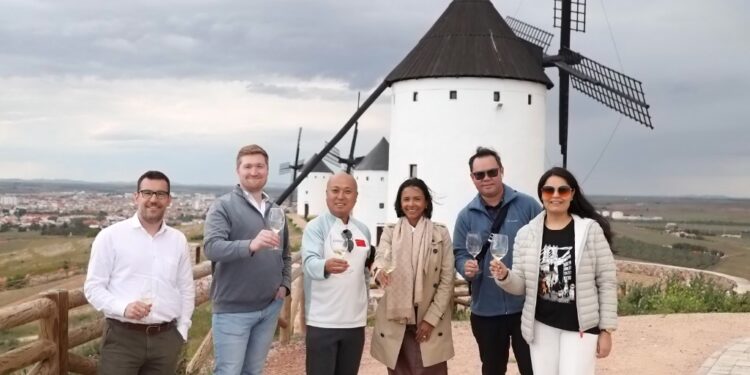 ICEX y los vinos DO La Mancha organizan conjuntamente una misión inversa de promoción en el marco de FENAVÍN