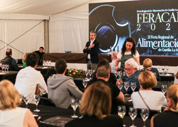 FERACAM termina sus actividades mezclando catas y showcooking con referentes en enología y salud