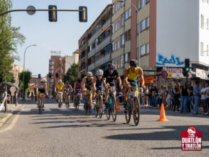 Jesús Tornero y Cristina Díaz se alzan con el triunfo en el I Triatlón Ciudad de Cuenca