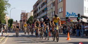 Jesús Tornero y Cristina Díaz se alzan con el triunfo en el I Triatlón Ciudad de Cuenca