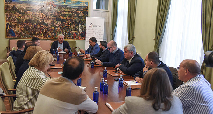 La Diputación de Guadalajara reúne a todos los alcaldes del Corredor para sumarlos al proyecto de Zona Franca