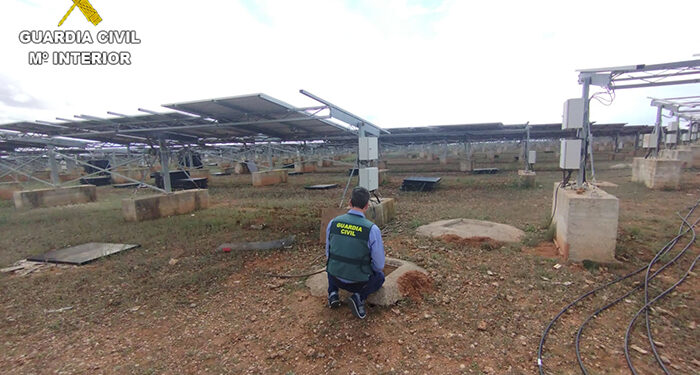 La Guardia Civil detiene cinco personas por robo de cobre en una plantación fotovoltaica de Iniesta