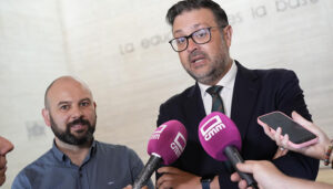 La Junta dotará en las próximas semanas a 156 centros educativos con kits de radio