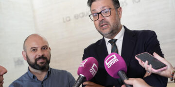 La Junta dotará en las próximas semanas a 156 centros educativos con kits de radio