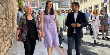 La Junta reivindica las obras de mejora de la calle Cervantes y aledaños en la capital y un modelo de ciudad más accesible