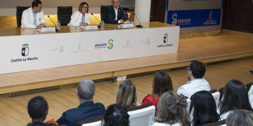 La Junta valora el papel de las enfermeras como promotoras de salud comunitaria y su importancia en el cambio de modelo sanitario