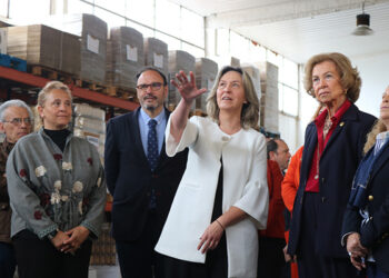 La Reina emérita Doña Sofía visita el Banco de Alimentos de Guadalajara
