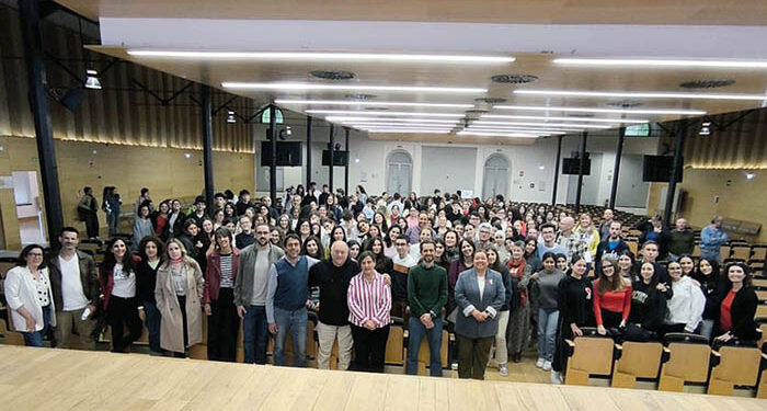 La UCLM clausura la octava edición del proyecto de ciencia ciudadana orientado al descubrimiento de nuevos antibióticos 1 La UCLM clausura la octava edición del proyecto de ciencia ciudadana orientado al descubrimiento de nuevos antibióticos