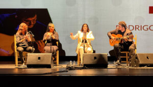 La XXXII Cumbre Flamenca ahondó en el flamenco extremeño con el Teatro Buero Vallejo repleto de público