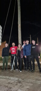 La quinta de 2007 cumple la tradición y coloca el mayo en Málaga del Fresno