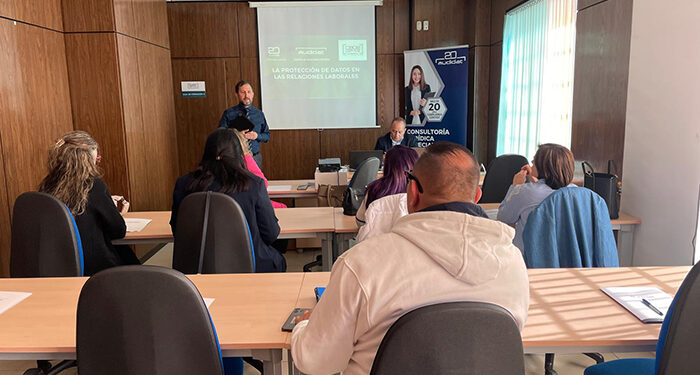 Los empresarios de Tarancón conocen detalles para el cumplimiento de la protección de datos 1 Los empresarios de Tarancón conocen detalles para el cumplimiento de la protección de datos