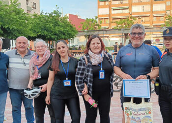 Nacho Redondo culmina con éxito su viaje a Valencia en bici para llevar material escolar a los damnificados por la Dana 4 Nacho Redondo culmina con éxito su viaje a Valencia en bici para llevar material escolar a los damnificados por la Dana