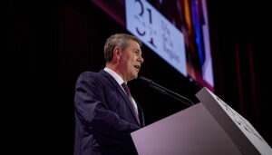 Page “El que apuesta por el todo vale, termina consiguiendo que nada tenga valor”